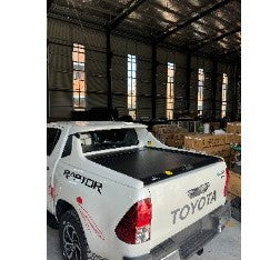 ZD Retractable Roller Cover with Sports Bar Pickup Tonneau Cover 1